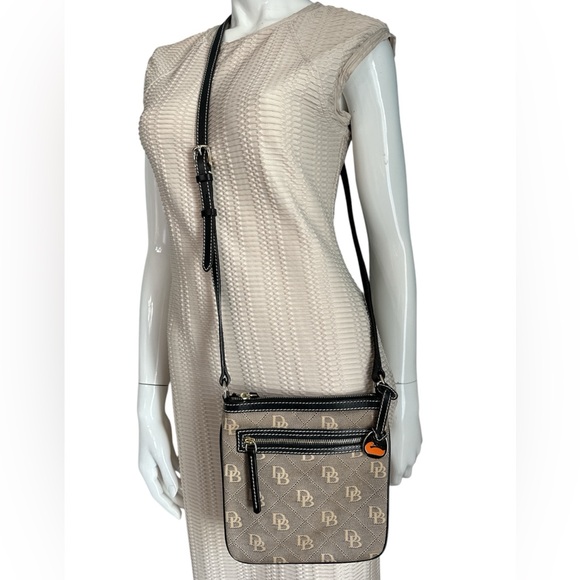 Dooney & Bourke Letter Carrier Crossbody Bag/ Blk & Tan - Picture 4 of 8